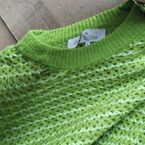 NEW WAYF Green Open Knit Pullover Sweater Medium - Picture 3 of 3